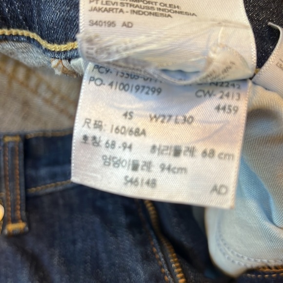 Levi’s dark wash denim jeans - Picture 7 of 7